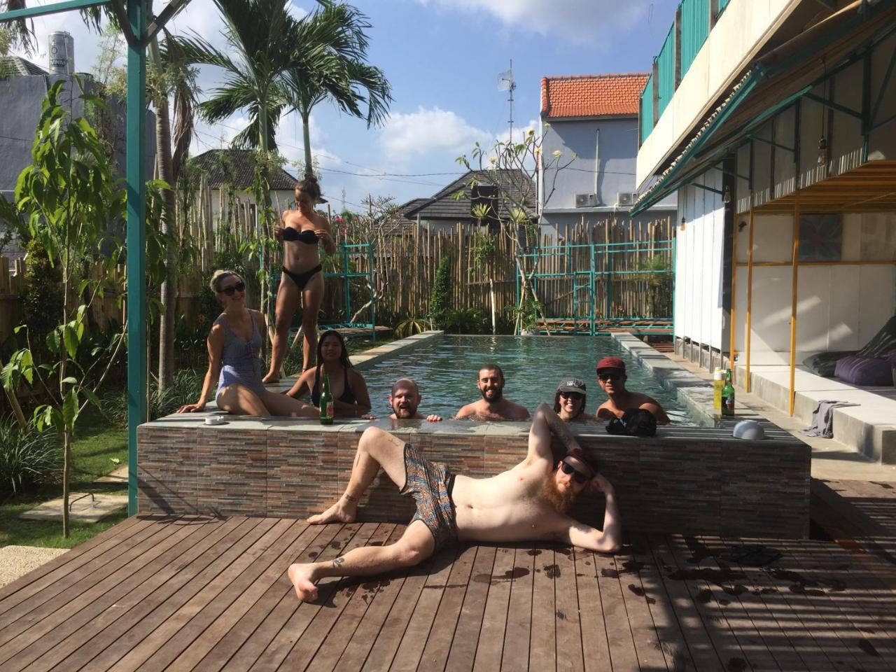 Sunny Surf Lodge Hostel Canggu  Ngoại thất bức ảnh